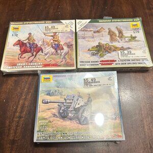 3 Zvezda 1/72 WWII Model Kits: Soviet Cavalry Maxim Machine Gun German Howitzer